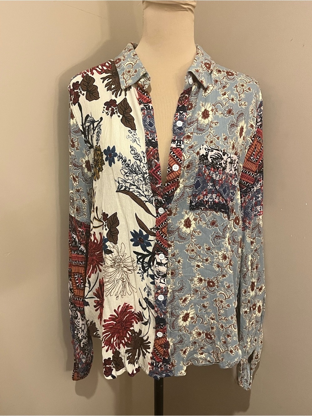 Umgee Boho Patchwork Floral Button-Up Blouse in Blue, White & Red, size Medium